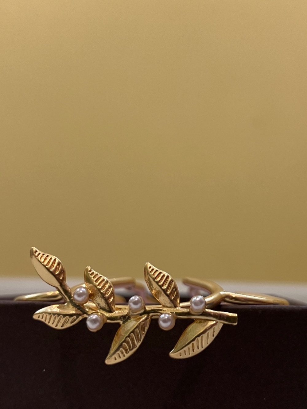 Avigail Adam hair comb